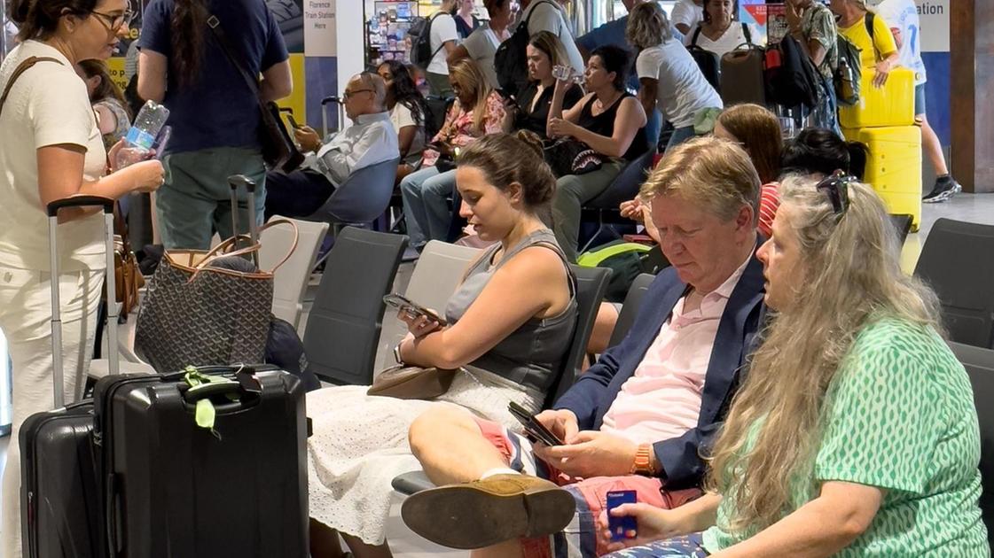 Aeroporto. Prato di traverso sulla nuova pista Aeroporto. Prato di traverso sulla nuova pista