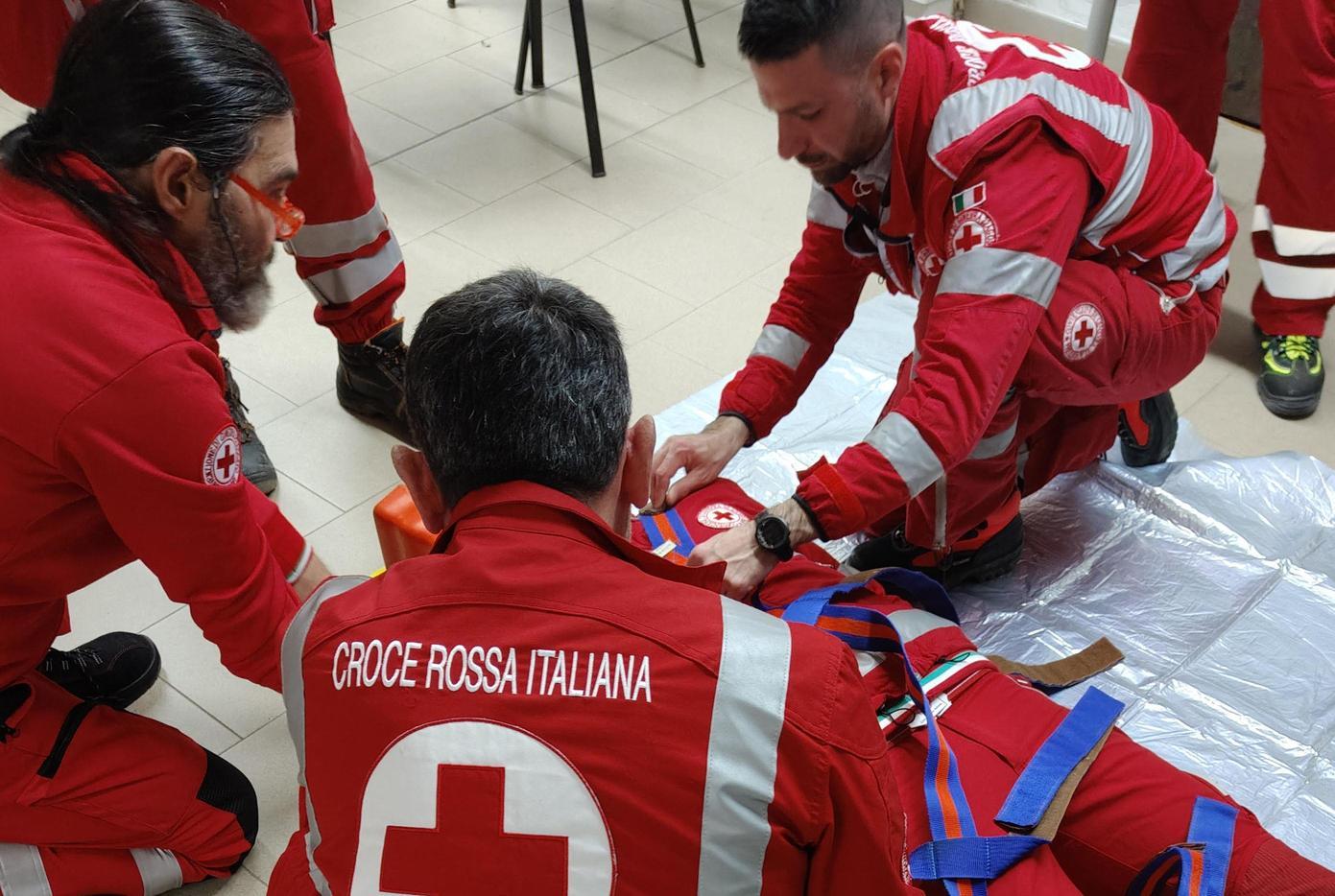 https://www.lanazione.it/image-service/view/acePublic/alias/contentid/ZTQ5OGVmZDItZjY5Zi00/0/croce-rossa-cambio-di-rotta-tornano-i-volontari-dopo-lo-stop-del-covid-la-mappa-dei-servizi.jpeg