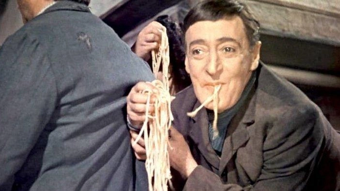 Tra i film di Mario Mattoli (uno dei padri della commedia all’italiana) c’è anche “Miseria e nobiltà“ del 1954 con Totò e Sophia Loren Tra i film di Mario Mattoli (uno dei padri della commedia all’italiana) c’è anche “Miseria e nobiltà“ del 1954 con Totò e Sophia Loren