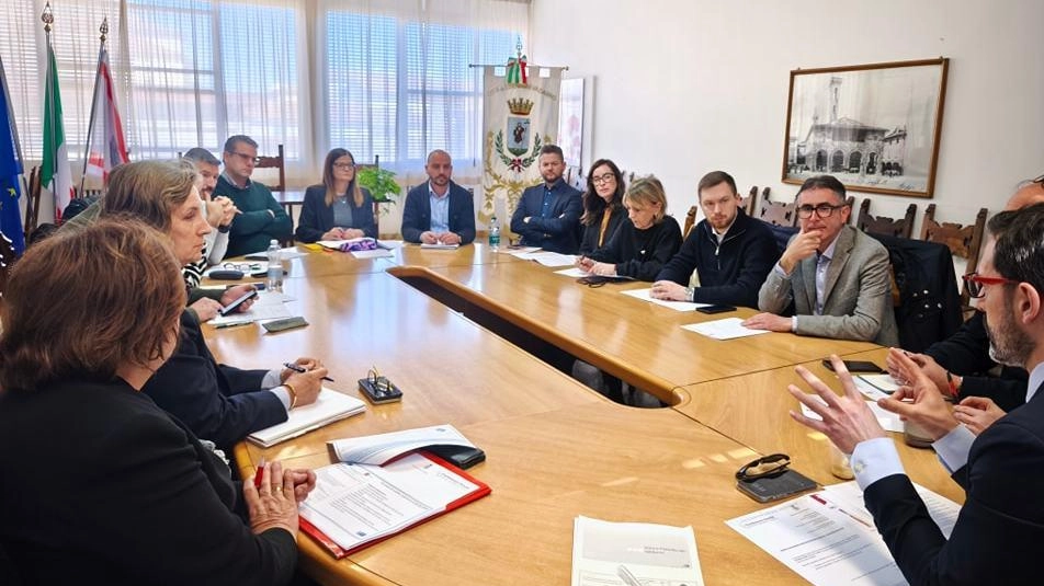 La conferenza dei sindaci con il direttore generale dell’Asl Torre(foto in alto)