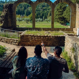 Fiesole, alla scoperta della natura nell’area archeologica. Come riconoscere le erbe spontanee