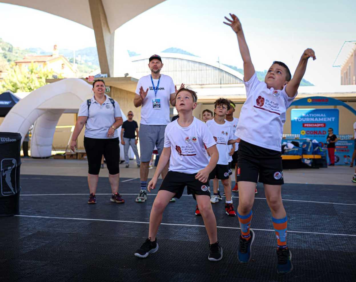 https://www.lanazione.it/image-service/view/acePublic/alias/contentid/ZTQzZmU0ZWItNjY4Yy00/0/un-villaggio-dello-sport-per-i-piccoli-minibasket-allex-mercato-dei-fiori-trecento-atleti-da-tutte-le-regioni.jpeg
