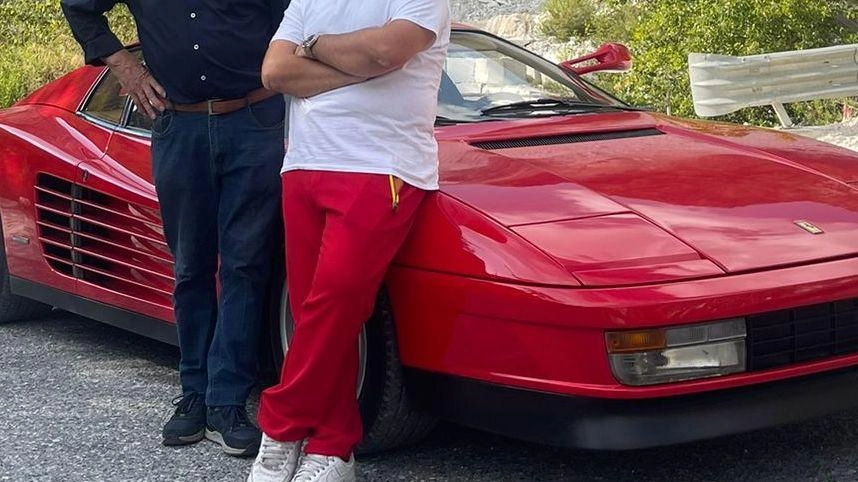 Marco Genovesi e Mauro Prampolini nel video girato alle cave con una. Ferrari. Saranno al festival di Pontedera Marco Genovesi e Mauro Prampolini nel video girato alle cave con una. Ferrari. Saranno al festival di Pontedera