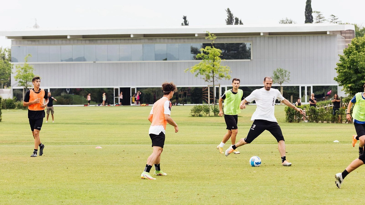 Giorgio Chiellini durante una seduta al San Rossore Sport Village: qui si svolgerà il master su «gestione interdisciplinare del calciatore» Giorgio Chiellini durante una seduta al San Rossore Sport Village: qui si svolgerà il master su «gestione interdisciplinare del calciatore»