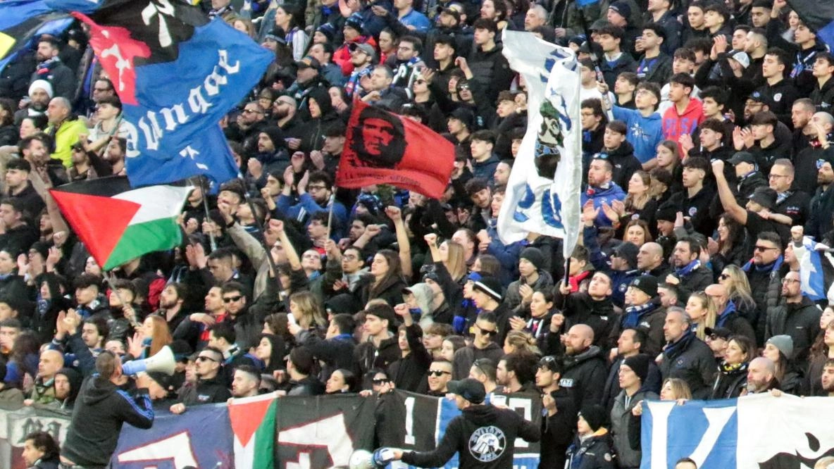 Tifosi nerazzurri allo stadio Tifosi nerazzurri allo stadio