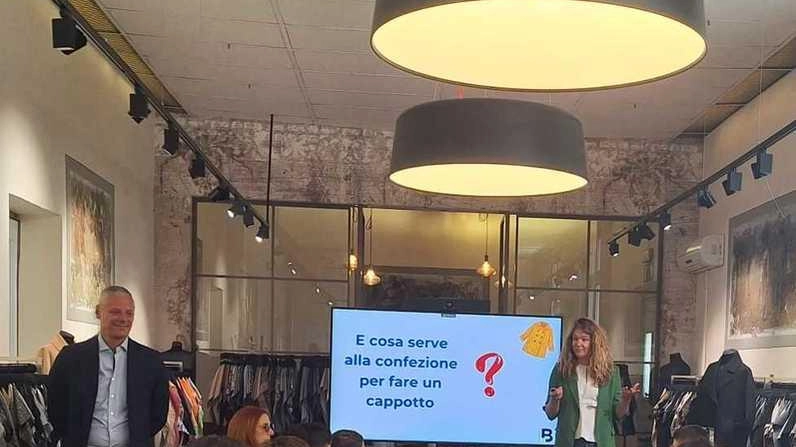 Un momento della lezione con i bambini della De Andrè Un momento della lezione con i bambini della De Andrè