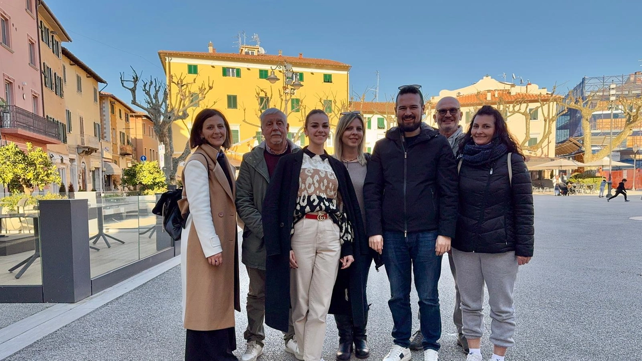 Il nuovo gruppo che fa parte del Centro commerciale naturale di Casciana Terme. Michela Mazzardi presidente Il nuovo gruppo che fa parte del Centro commerciale naturale di Casciana Terme. Michela Mazzardi presidente