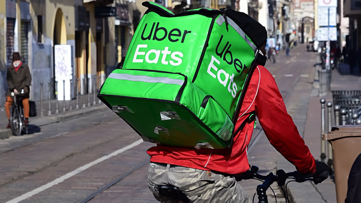 Rider in stato di agitazione nelle piattaforme del food delivery Glovo (Foodinho Srl) e Deliveroo (Deliveroo Italy Srl) per paghe... Rider in stato di agitazione nelle piattaforme del food delivery Glovo (Foodinho Srl) e Deliveroo (Deliveroo Italy Srl) per paghe...