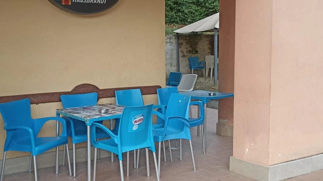 Il bar Il Perugino di Fontignano è stato preso di mira da un gruppo di bulli, tutti minorenni, e non è la prima volta