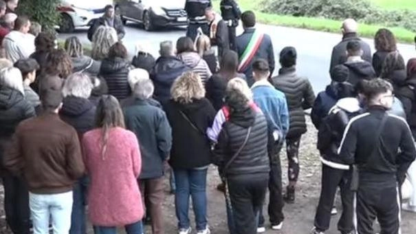 Domenica prossima si ripete la cerimonia alla stele nel luogo dell’incidente che costò la vita alla sedicenne. L’impegno della sorella Damiana Barsotti. Domenica prossima si ripete la cerimonia alla stele nel luogo dell’incidente che costò la vita alla sedicenne. L’impegno della sorella Damiana Barsotti.