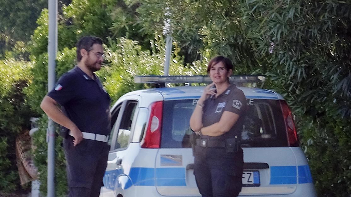 Il Consiglio Comunale di Ameglia ha votato all'unanimità l'acquisto di un immobile per ospitare la polizia municipale e l'addetto di Spezia Risorse. L'edificio, situato in via Pisanello 57, permetterà una migliore organizzazione dei servizi comunali. Il Consiglio Comunale di Ameglia ha votato all'unanimità l'acquisto di un immobile per ospitare la polizia municipale e l'addetto di Spezia Risorse. L'edificio, situato in via Pisanello 57, permetterà una migliore organizzazione dei servizi comunali.
