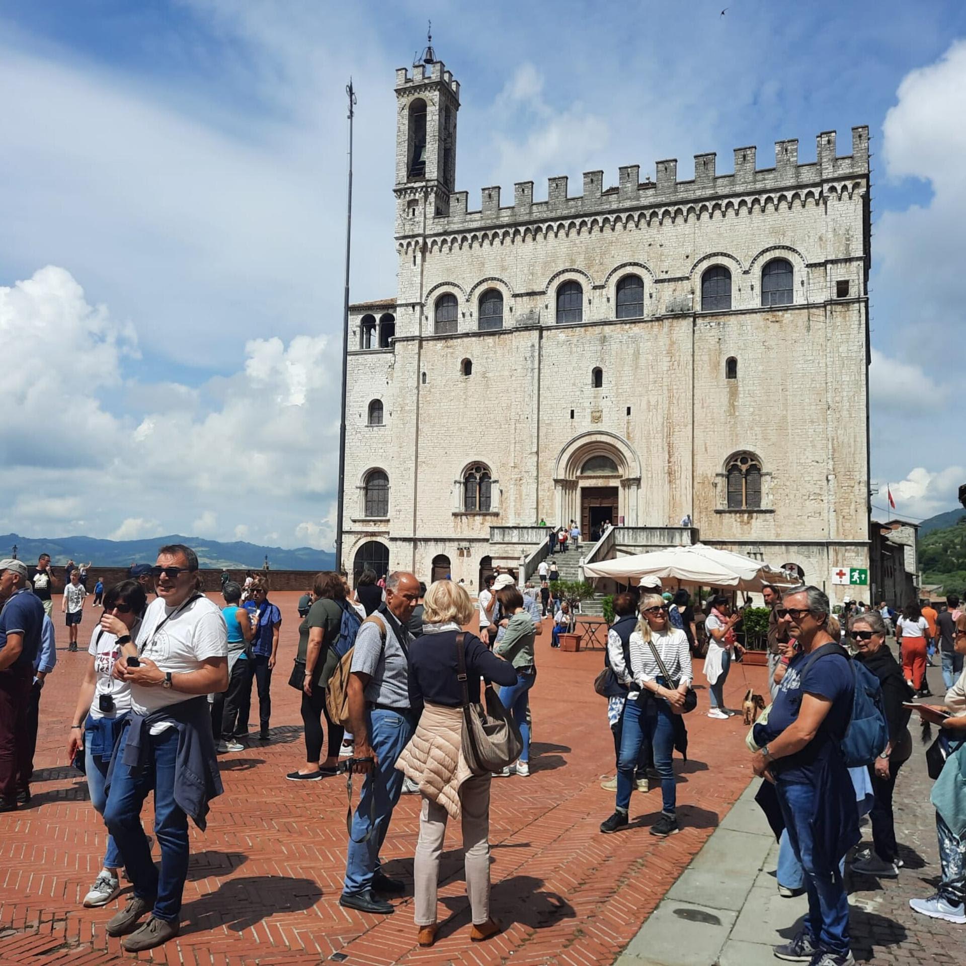 https://www.lanazione.it/image-service/view/acePublic/alias/contentid/ZTRlNDMyNmEtMWQ3OS00/0/consulta-del-turismo-strategie-e-progetti-nel-vertice-a-palazzo.jpeg