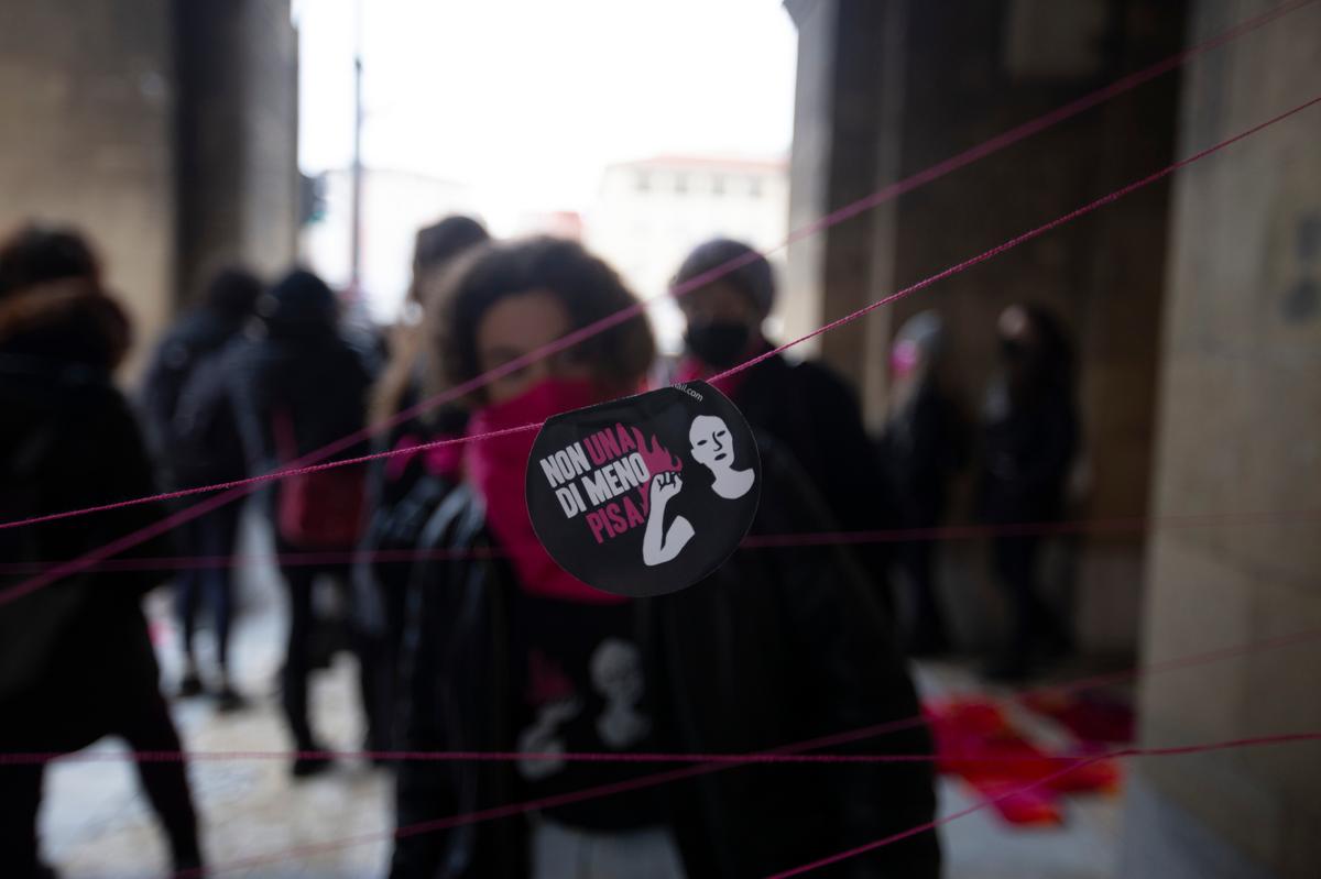 Professore cacciato per molestie. “Oggi terrà una lezione al Cnr”, la rabbia di ‘Non una di meno’