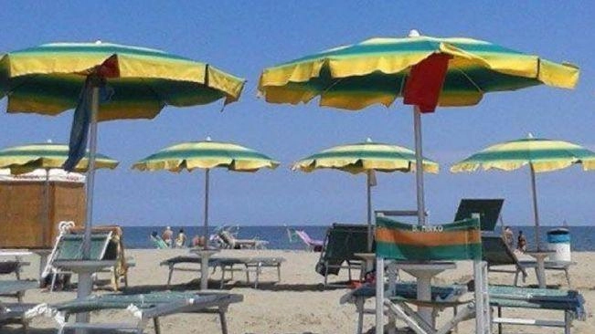 A Forte dei Marmi, disponibile l'avviso pubblico per l'assegnazione di 8 ombrelloni nelle spiagge comunali a cittadini con Isee basso, associazioni ed enti assistenziali. Turni di 15 giorni dal 25 giugno. Domande entro il 3 maggio.