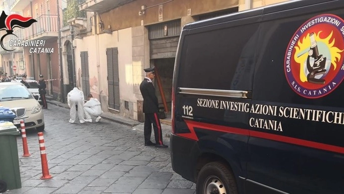 Misterbianco (Catania), mamma uccide figlia di 7 mesi lanciandola dal balcone. Il papà in ospedale
