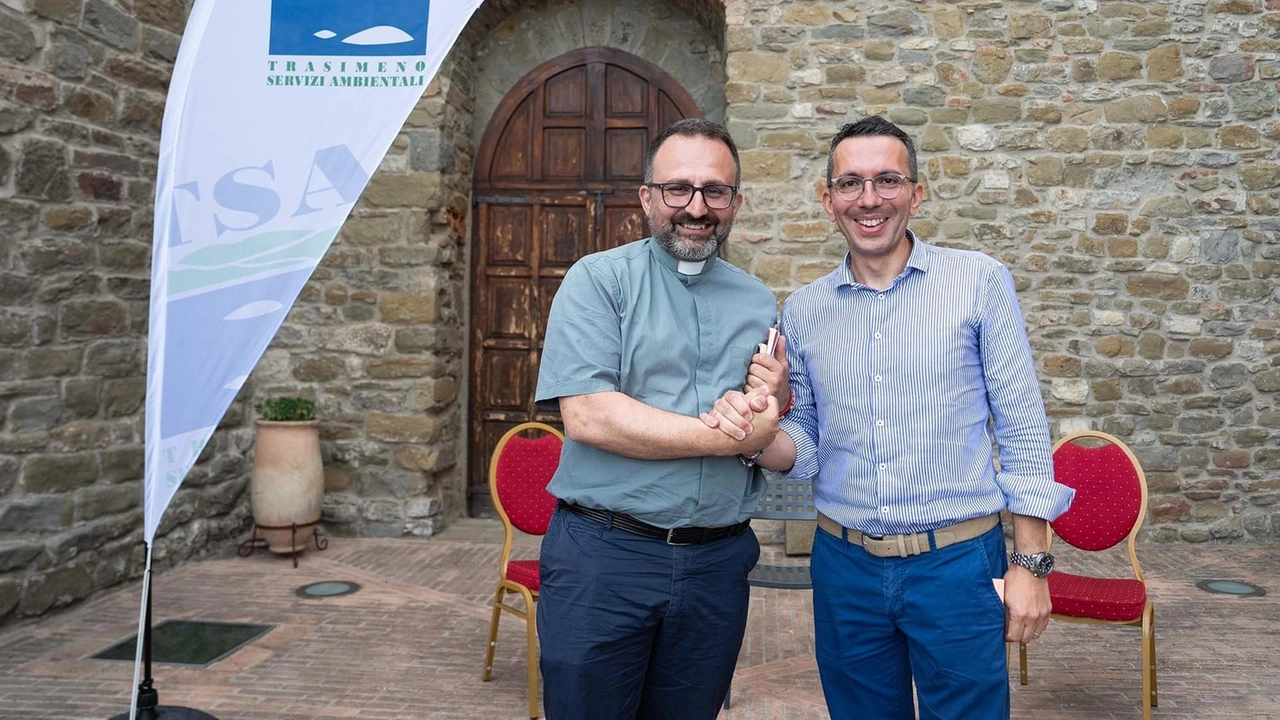 Don Marco Briziarelli, direttore della Caritas di Perugia-Città della Pieve, con il consigliore delegato di Tsa, Alessio Lutazi