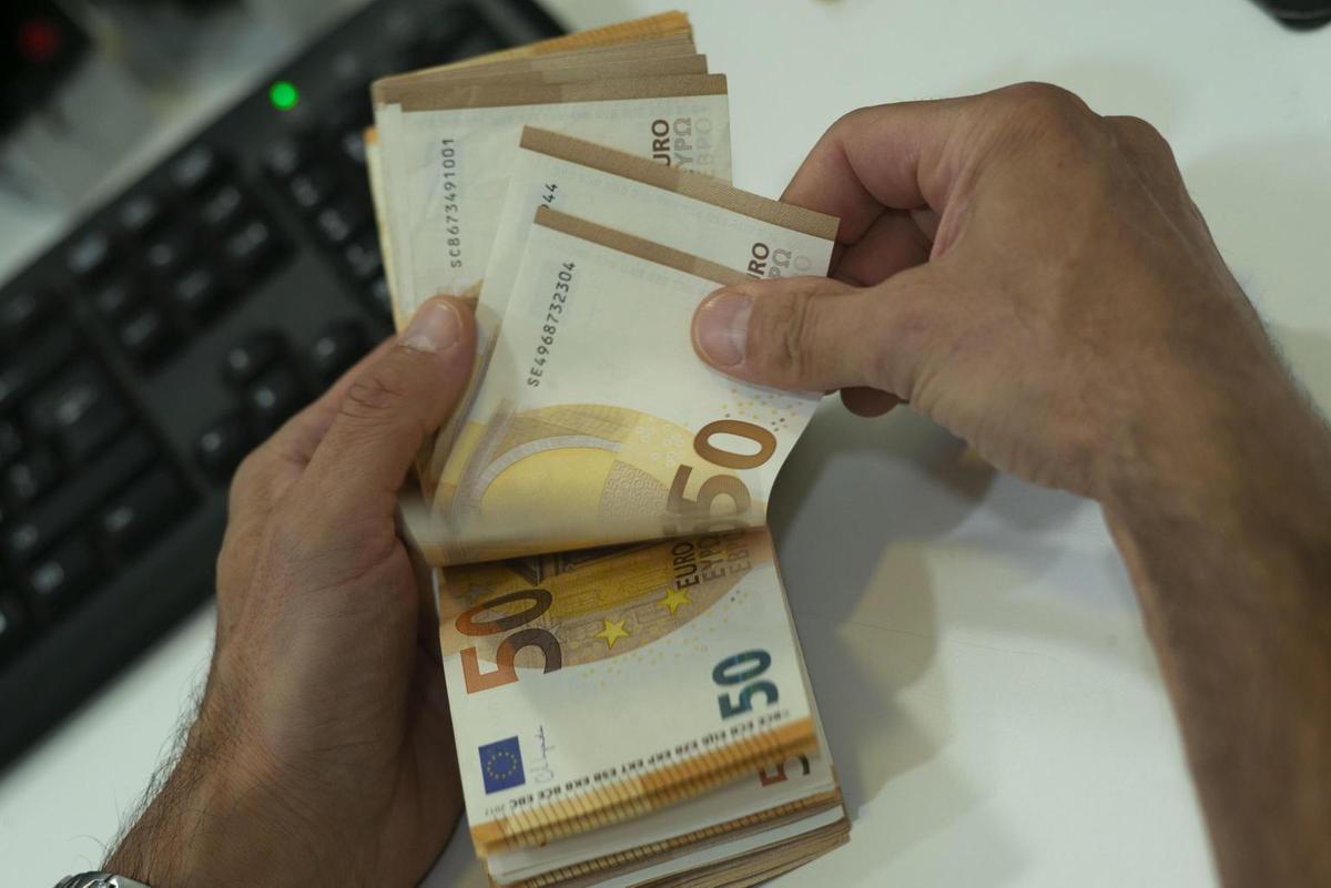 l allarme di confcommercio per le famiglie sempre meno soldi