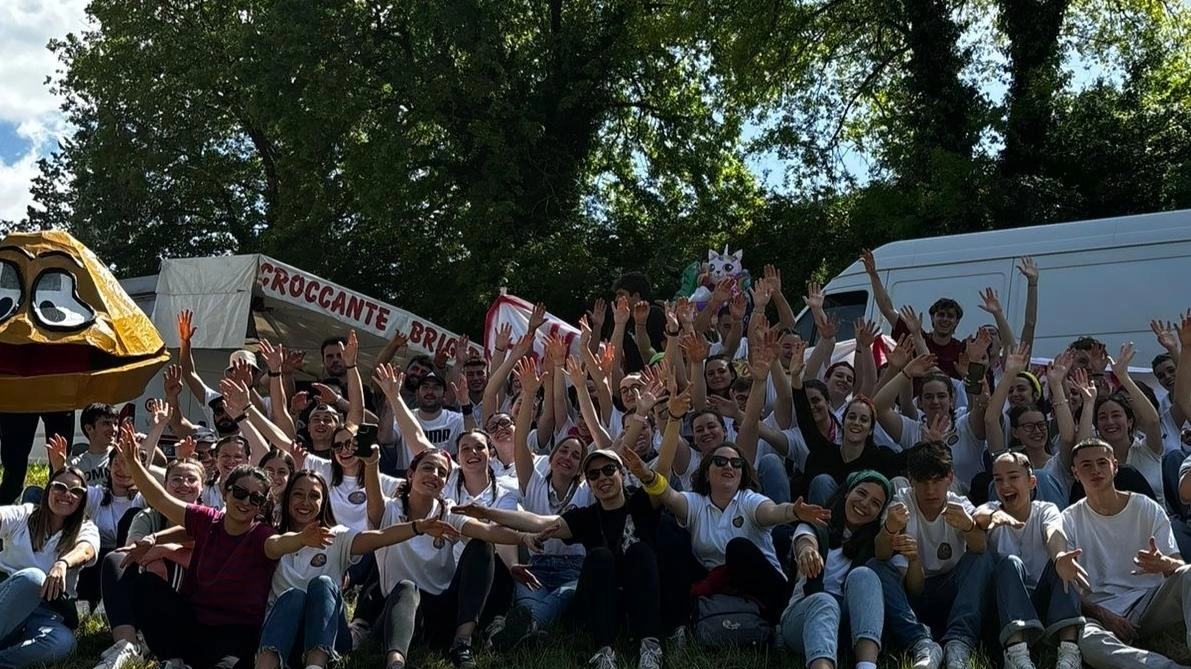 Sul palcoscenico. si alterneranno alcuni talenti e artisti locali selezionati in collaborazione con le principali realtà musicali del territorio Sul palcoscenico. si alterneranno alcuni talenti e artisti locali selezionati in collaborazione con le principali realtà musicali del territorio