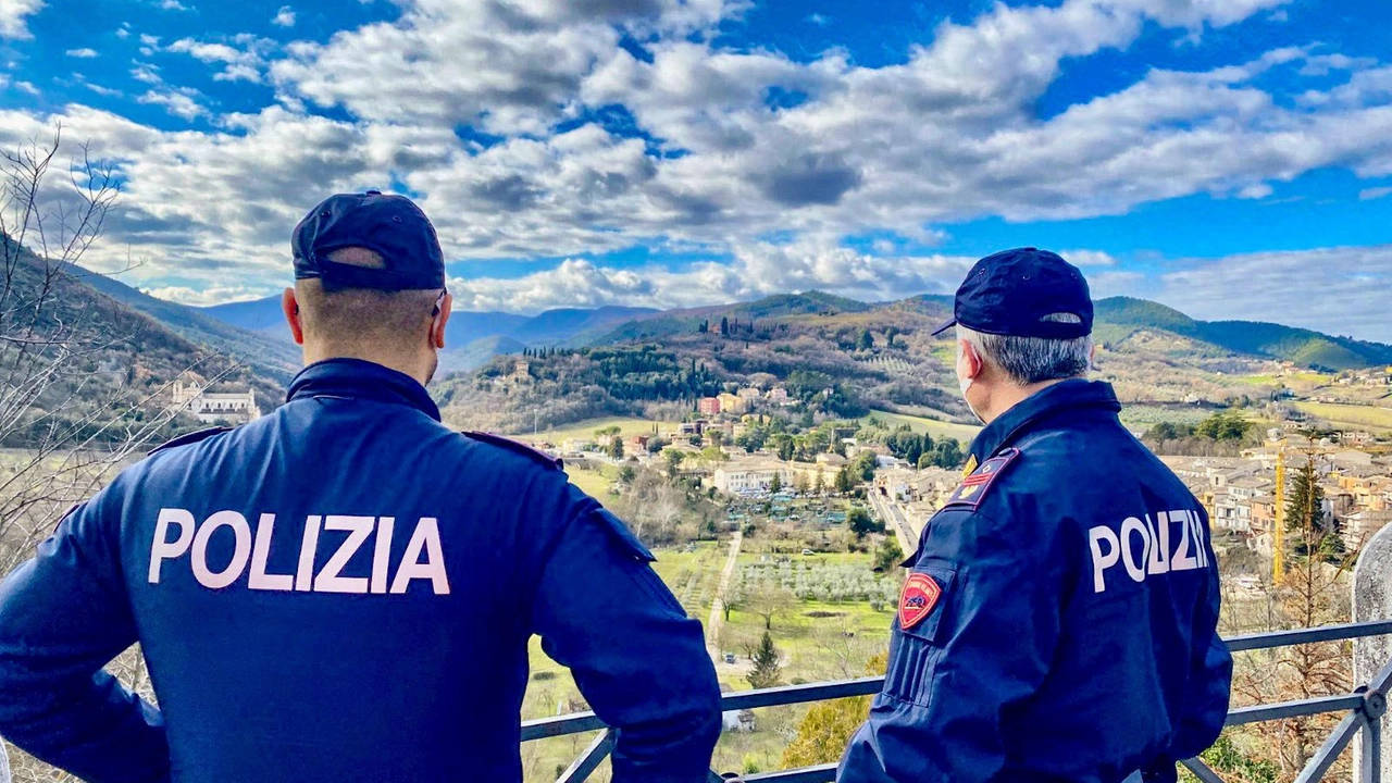 Le indagini sull’aggressione alla ventinovenne sono condotte dagli agenti del Commissariato di Spoleto Le indagini sull’aggressione alla ventinovenne sono condotte dagli agenti del Commissariato di Spoleto