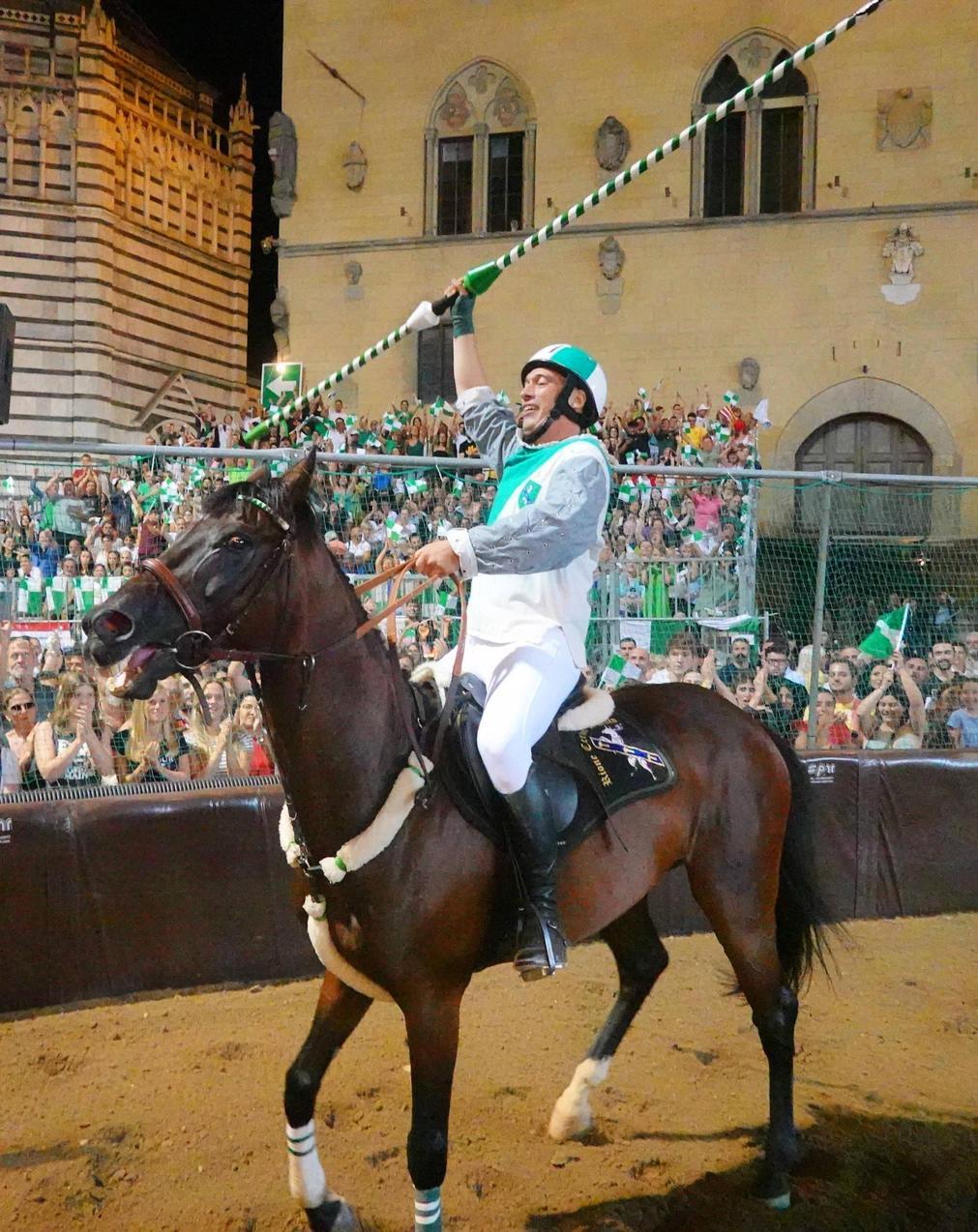 Cena per la vittoria. Ma sulla Giostra è ancora polemica