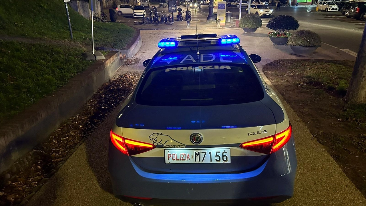 La Polizia ha portato a termine un’indagine lampo. Sopra: la vetrina in frantumi di Cantalupi immortalata anche dalle tv La Polizia ha portato a termine un’indagine lampo. Sopra: la vetrina in frantumi di Cantalupi immortalata anche dalle tv