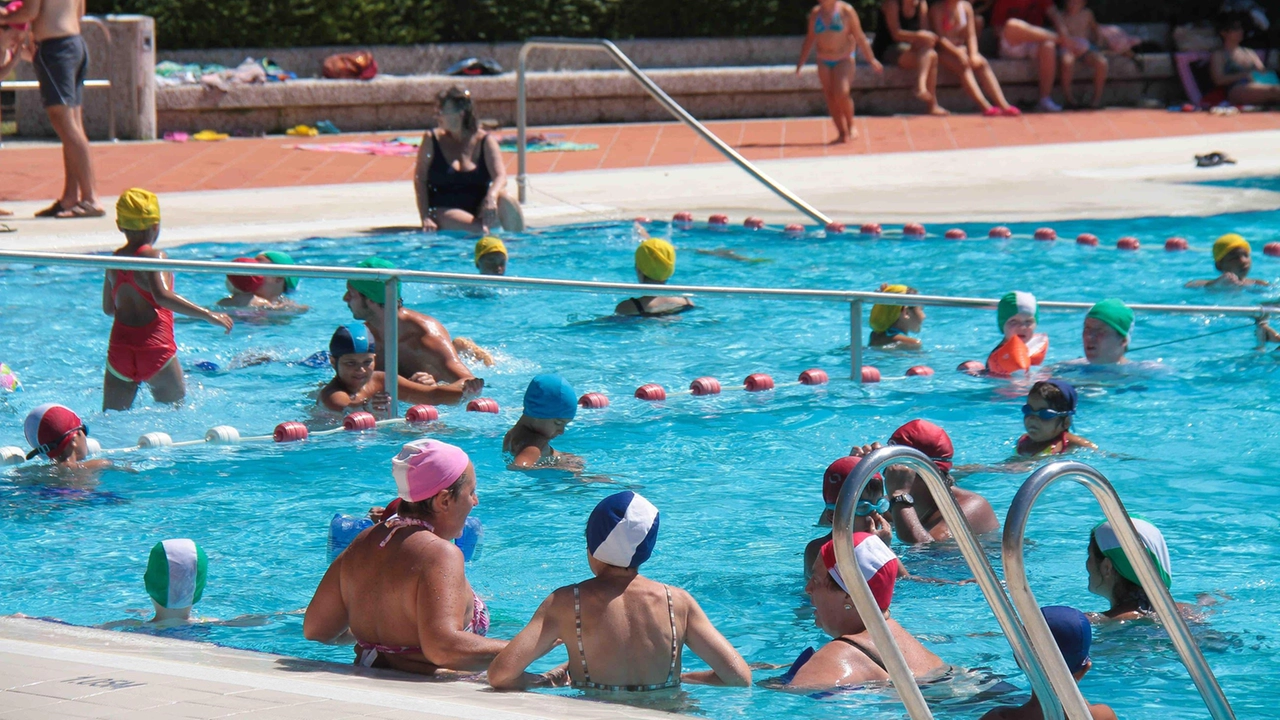 In questi giorni di caldo estremo un tuffo nell’acqua rappresenta un sollievo In questi giorni di caldo estremo un tuffo nell’acqua rappresenta un sollievo