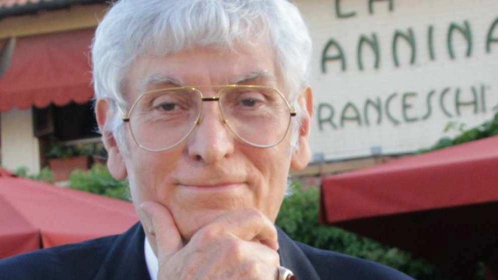 La tv nazionale dedica un commosso ricordo a Gherardo Guidi, patron della Capannina, lanciatore di talenti e figura iconica della Versilia. La sua scomparsa lascia un vuoto nel mondo dello spettacolo e della notte, con la Capannina chiusa per lutto. Il futuro del locale rimane incerto, mentre l'eredità di Guidi resta indelebile. La tv nazionale dedica un commosso ricordo a Gherardo Guidi, patron della Capannina, lanciatore di talenti e figura iconica della Versilia. La sua scomparsa lascia un vuoto nel mondo dello spettacolo e della notte, con la Capannina chiusa per lutto. Il futuro del locale rimane incerto, mentre l'eredità di Guidi resta indelebile.