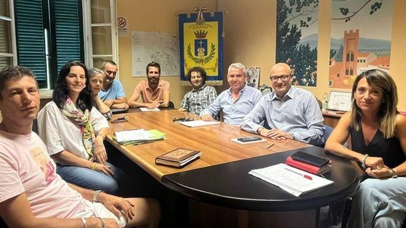 La riunione in sala giunta a Montopoli tra i vertici di Acque Spa (secondo da destra il presidente Simone Millozzi), amministratori e tecnici comunali La riunione in sala giunta a Montopoli tra i vertici di Acque Spa (secondo da destra il presidente Simone Millozzi), amministratori e tecnici comunali