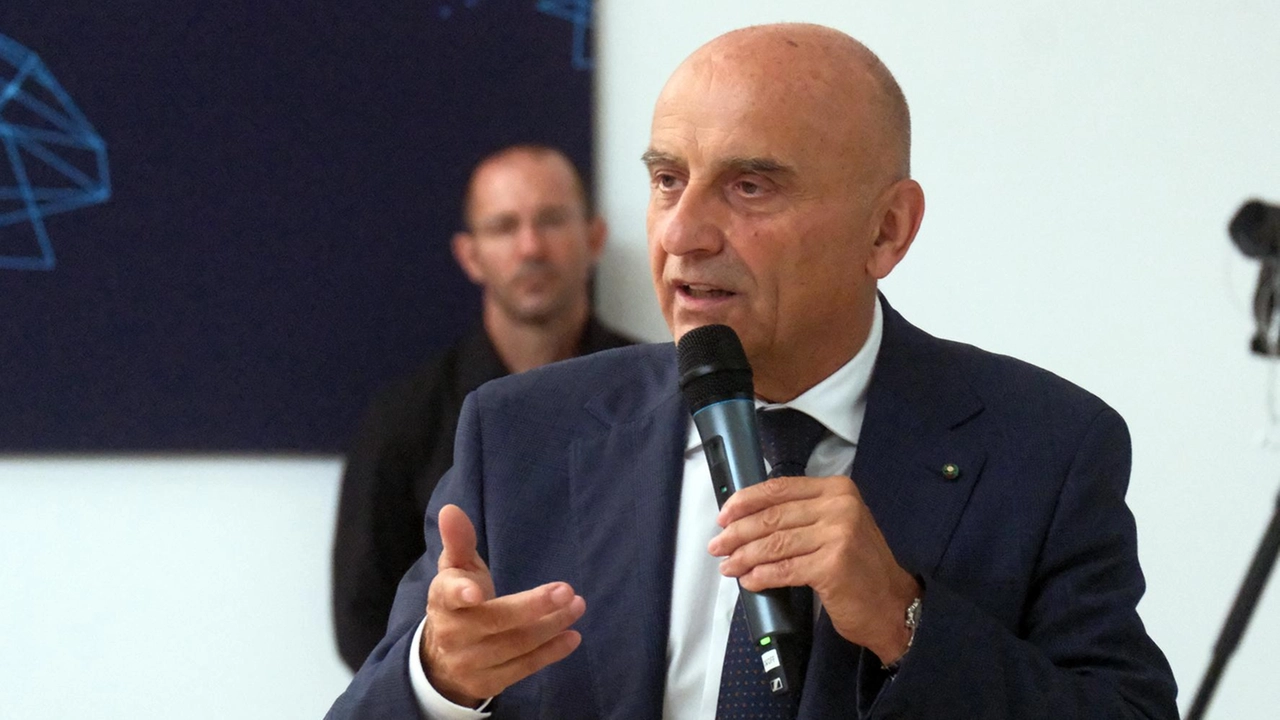 TERRANUOVA Unire la tecnologia più avanzata all’efficienza del servizio: è con questo obiettivo che prende vita Zcs Amico Robot, la nuova... TERRANUOVA Unire la tecnologia più avanzata all’efficienza del servizio: è con questo obiettivo che prende vita Zcs Amico Robot, la nuova...