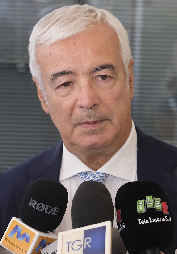 https://www.lanazione.it/image-service/view/acePublic/alias/contentid/ZTU4OTJkYzctMzlhZi00/0/dal-fondale-del-porto-alla-diga-foranea-di-genova.jpeg?f=1.91:1&w=1200