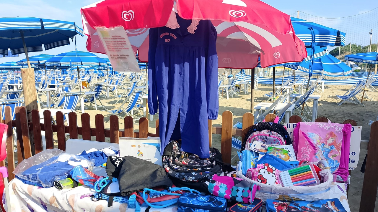 Il banco degli oggetti donati realizzato al bagno Calypso Il banco degli oggetti donati realizzato al bagno Calypso