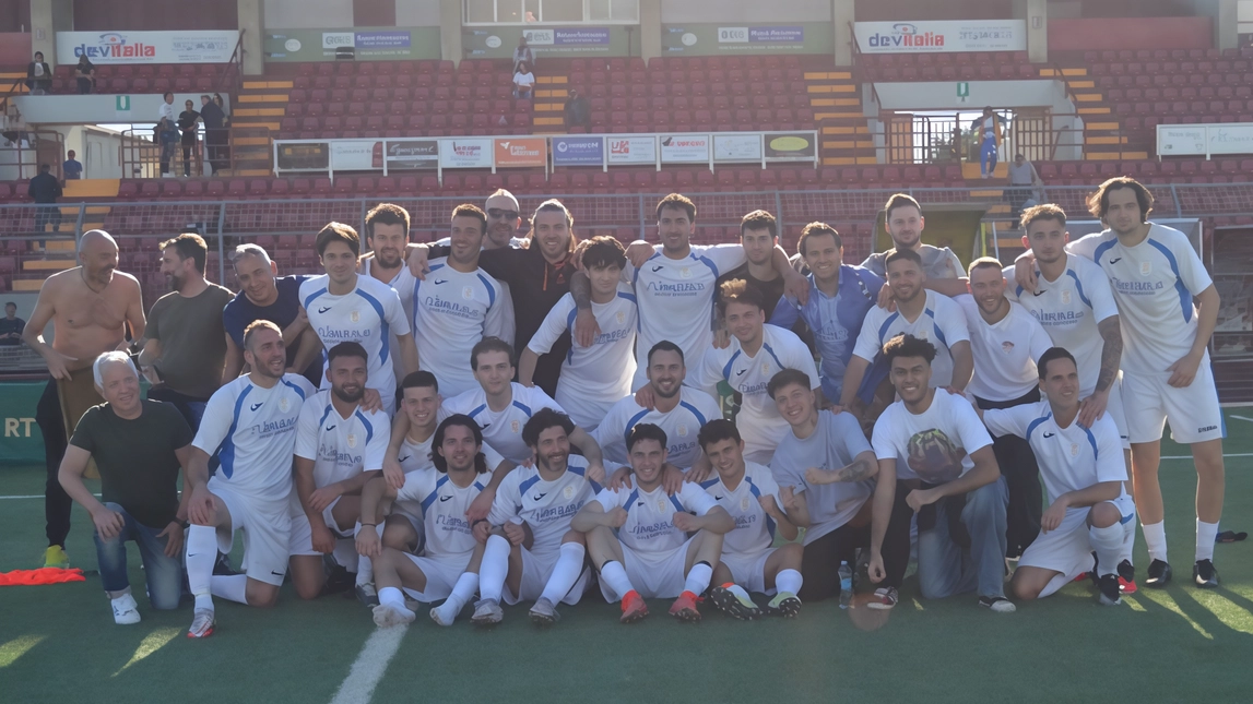 Il Casenuove Gambassi vincitore del. campionato promosso. in Seconda categoria Il Casenuove Gambassi vincitore del. campionato promosso. in Seconda categoria