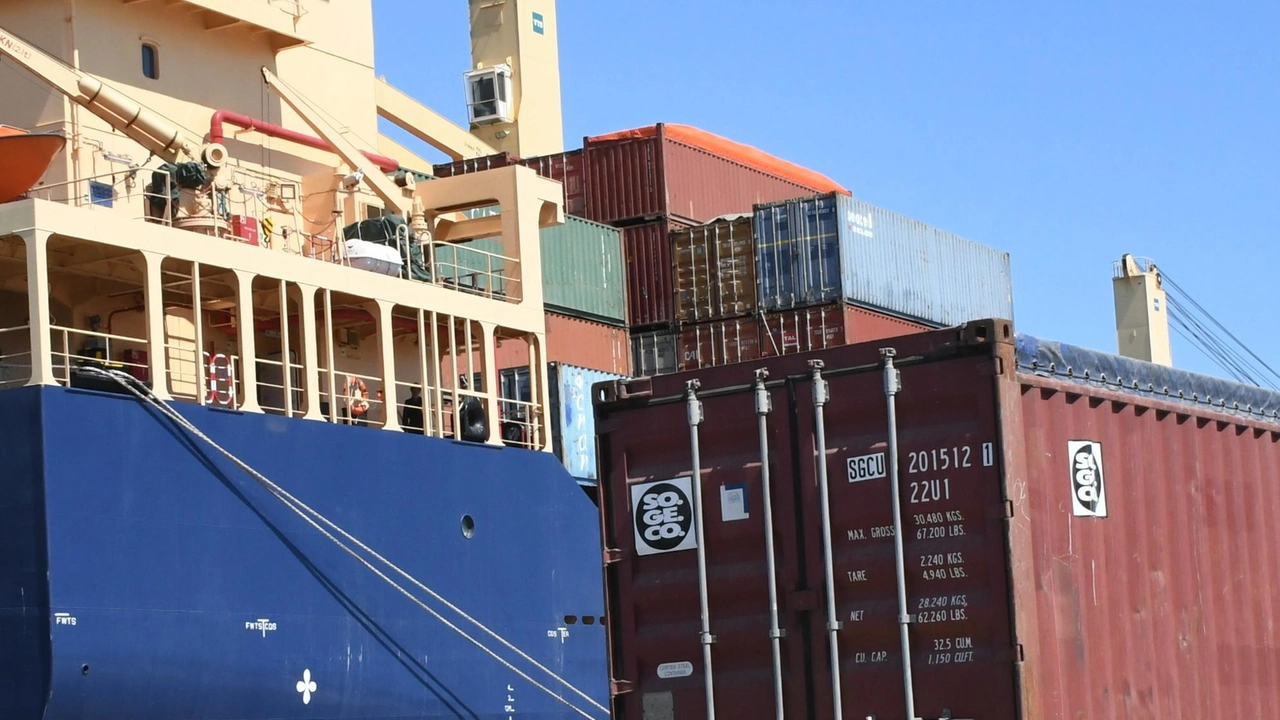 Il porto alle prese con la mancanza di spazi adeguati per. i lavoratori
