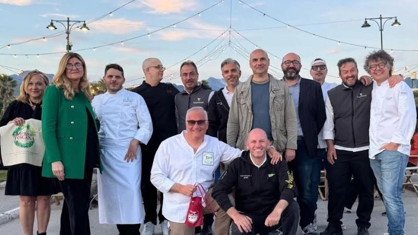 Conclusione della ’due giorni’ di Assaggi d’estate Tantissimo pubblico presente per le offerte di cucina al pontile Conclusione della ’due giorni’ di Assaggi d’estate Tantissimo pubblico presente per le offerte di cucina al pontile