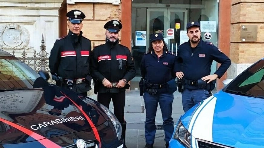 Sinergia tra carabinieri e polizia per arrestare il presunto ladro (Foto d’archivio) Sinergia tra carabinieri e polizia per arrestare il presunto ladro (Foto d’archivio)