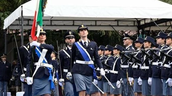 La cerimonia del giuramento di fedeltà alla Repubblica si è tenuta ieri mattina alla scuola di polizia «Rolando Lanari» di Spoleto La cerimonia del giuramento di fedeltà alla Repubblica si è tenuta ieri mattina alla scuola di polizia «Rolando Lanari» di Spoleto