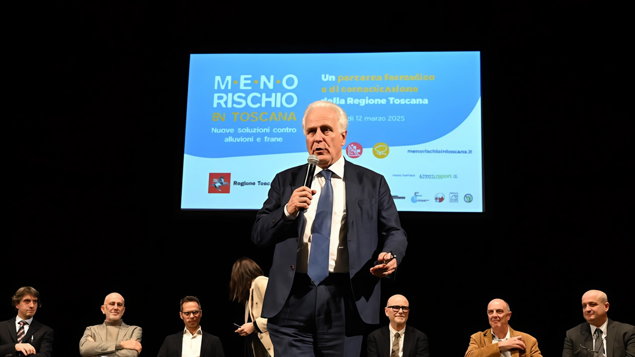 Il presidente della Regione Toscana Eugenio Giani ieri mattina al Politeama Il presidente della Regione Toscana Eugenio Giani ieri mattina al Politeama
