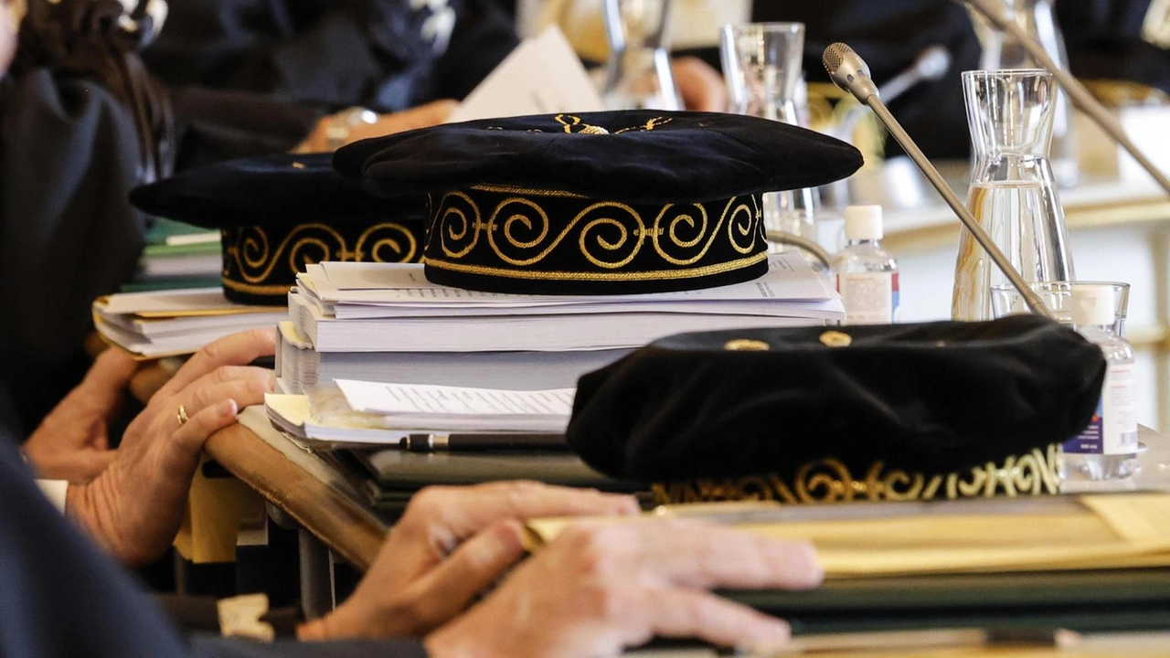 È incostituzionale la norma della regione Puglia sui termini anticipati entro i quali i sindaci devono dimettersi per rimuovere l'impossibilità... È incostituzionale la norma della regione Puglia sui termini anticipati entro i quali i sindaci devono dimettersi per rimuovere l'impossibilità...
