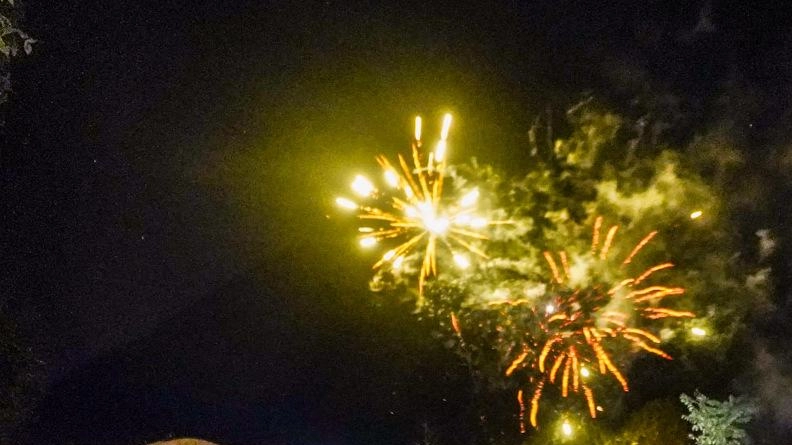 Spettacolari i fuochi d’artificio in occasione della festa di Halloween che hanno illuminato il Ponte del Diavolo a Borgo a Mozzano (foto Borghesi) Spettacolari i fuochi d’artificio in occasione della festa di Halloween che hanno illuminato il Ponte del Diavolo a Borgo a Mozzano (foto Borghesi)