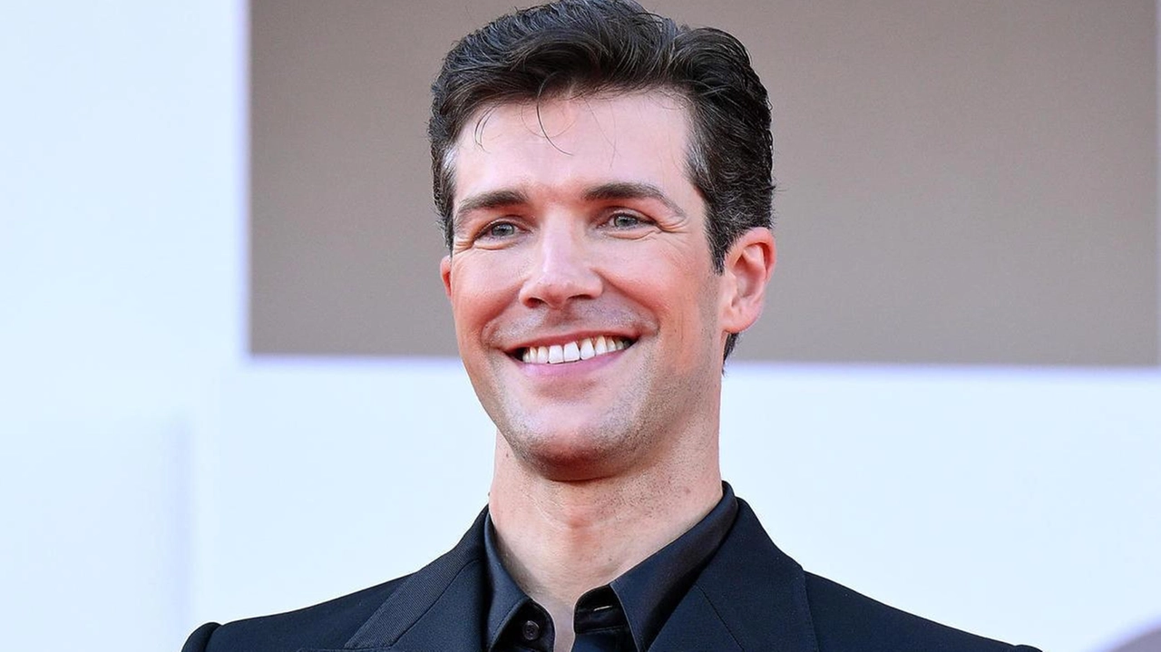 La stella delle stelle Roberto Bolle (nella foto) compie oggi 50 anni. Il miglio modo di festeggiare è continuare a...