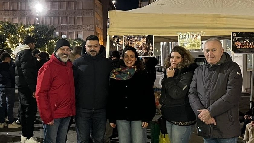 L’ultima tappa in piazza Aranci a cura di SerD e comunità ’Monte Brugiana’ ’Contattati’ 450 giovani in 4 ore nell’ambito del progetto ’Continua-mente’. L’ultima tappa in piazza Aranci a cura di SerD e comunità ’Monte Brugiana’ ’Contattati’ 450 giovani in 4 ore nell’ambito del progetto ’Continua-mente’.