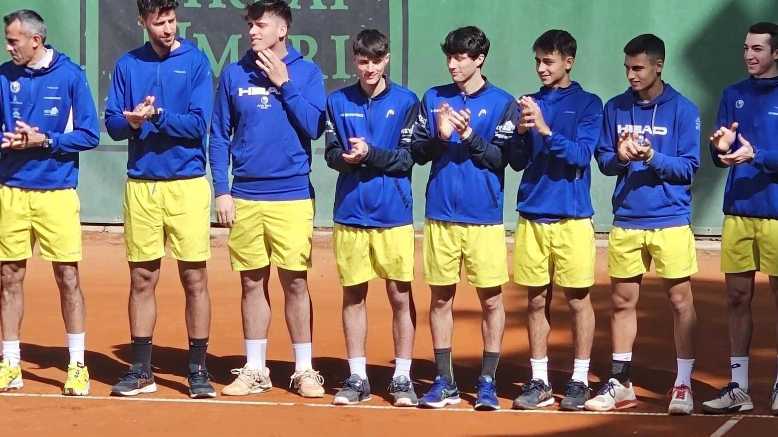 Il Junior Tennis Perugia subisce la prima sconfitta stagionale in trasferta contro il Tennis Club Poggibonsi. Nikodje Trivunac l'unico a segnare un punto. Prossimo impegno il 19 maggio a Padova.