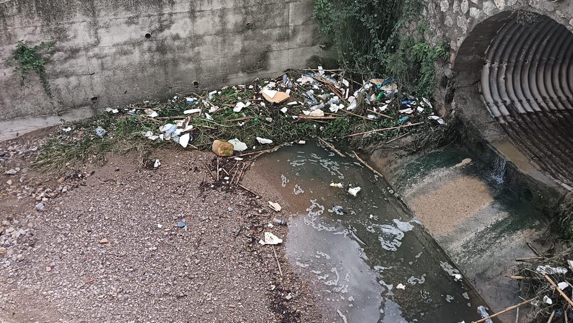 La mancata quiete dopo la tempesta. Dopo il maltempo ci sono le critiche: "Rifiuti in mare” La mancata quiete dopo la tempesta. Dopo il maltempo ci sono le critiche: "Rifiuti in mare”