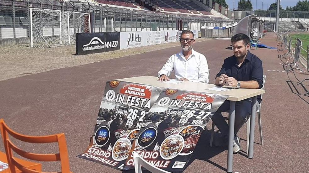 https://www.lanazione.it/image-service/view/acePublic/alias/contentid/ZTY0MzlmYjAtMjYzMi00/0/orgoglio-amaranto-in-festa.jpeg?f=16:9&w=1200&h=630
