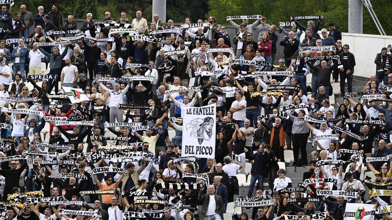 I tifosi si stanno organizzando con auto, pulmini e un pullman per la prossima trasferta a Salerno in programma sabato 19 allo stadio ’Arechi’ I tifosi si stanno organizzando con auto, pulmini e un pullman per la prossima trasferta a Salerno in programma sabato 19 allo stadio ’Arechi’