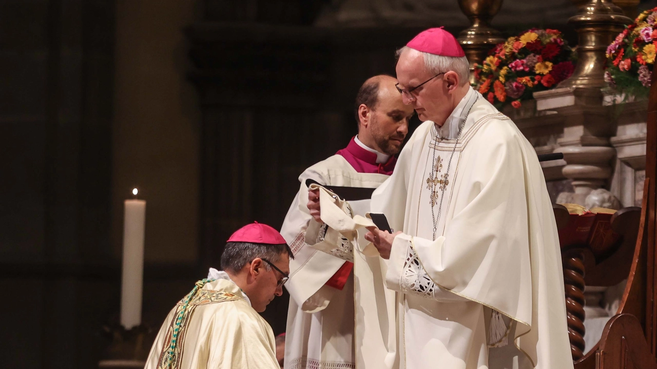 Il nunzio apostolico in Italia Petar Rajic impone il Pallio all'arcivescovo di Firenze, Gherardo Gambelli Il nunzio apostolico in Italia Petar Rajic impone il Pallio all'arcivescovo di Firenze, Gherardo Gambelli