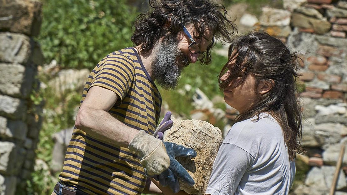 "TuttoèVita" è un progetto unico in Italia e tra i pochissimi al mondo. È stato rimesso in piedi dai volontari. Attualmente ospita una dozzina di malati. "Seguono le terapie dei medici, noi curiamo la parte spirituale". . "TuttoèVita" è un progetto unico in Italia e tra i pochissimi al mondo. È stato rimesso in piedi dai volontari. Attualmente ospita una dozzina di malati. "Seguono le terapie dei medici, noi curiamo la parte spirituale". .