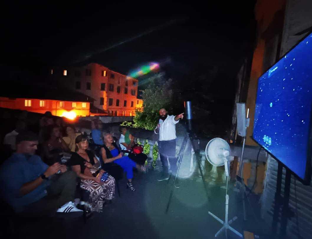 Notte Bianca a naso all’insù. Osservazione delle stelle Notte Bianca a naso all’insù. Osservazione delle stelle