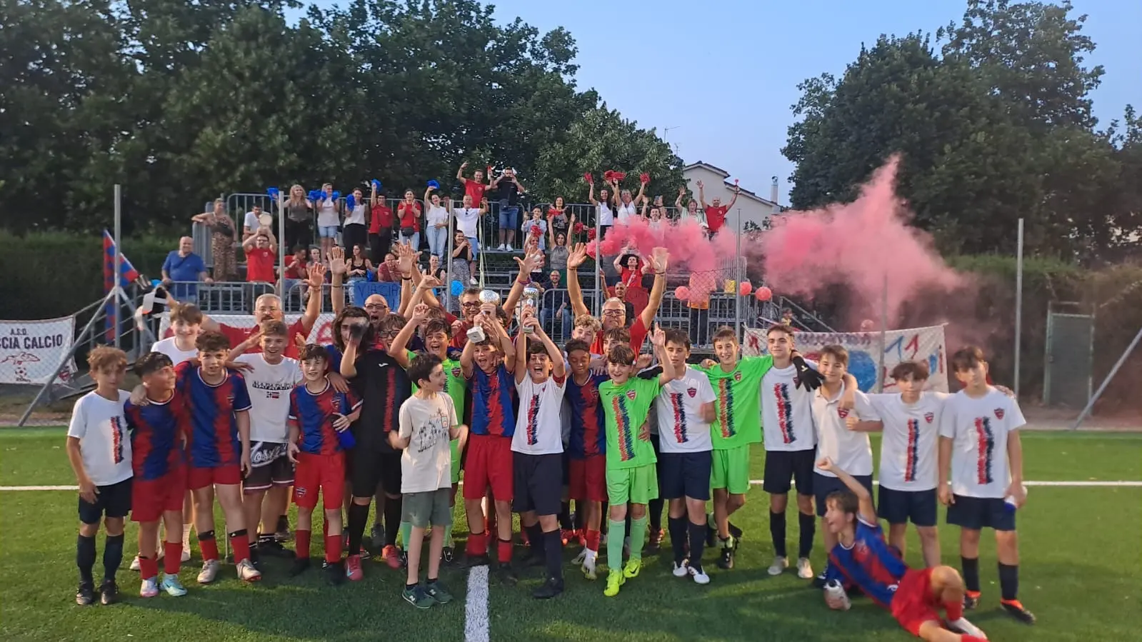 Un trofeo tira l’altro: stagione da record per gli Esordienti 2012 del Viaccia Calcio