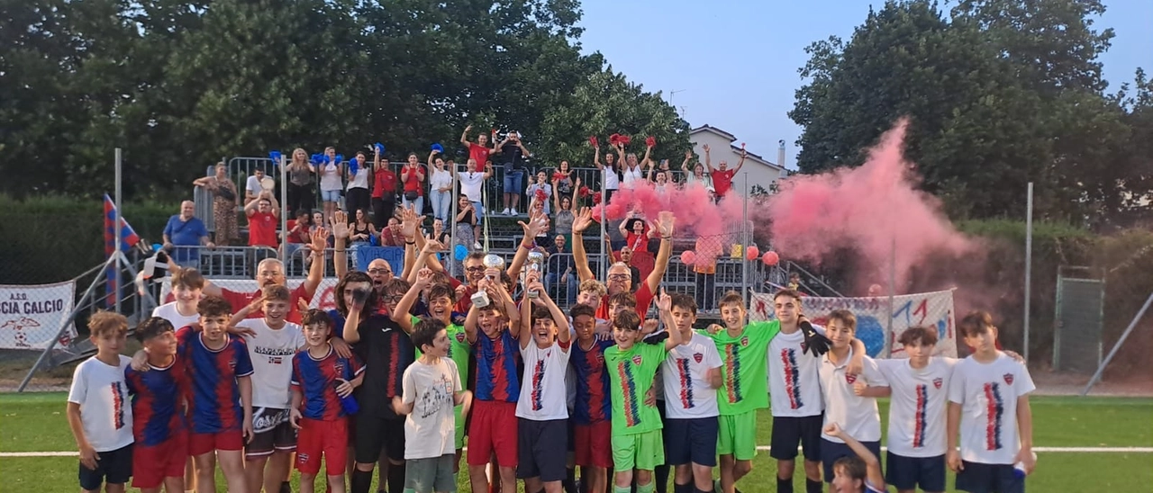 Un trofeo tira l’altro: stagione da record per gli Esordienti 2012 del Viaccia Calcio